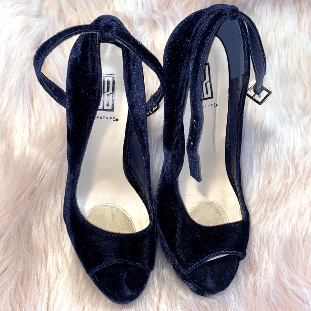Navy Velvet Heels ✨Brand New✨
